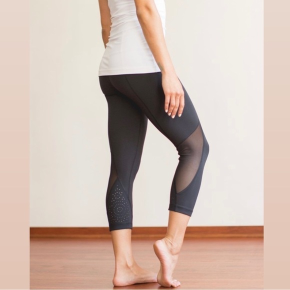 Lululemon Black Wunder Under Crop II Leggings Laser-Cut Mesh Special Edition - Picture 1 of 16